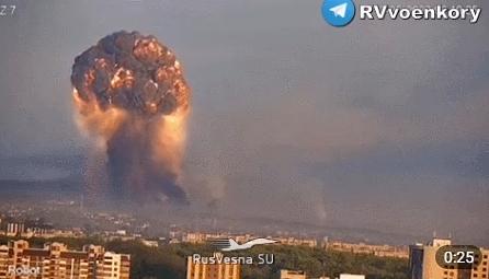 乌方确认：北约援乌巨型弹药库被俄军摧毁
从传出的爆炸视频来看，爆炸发生于赫梅利尼