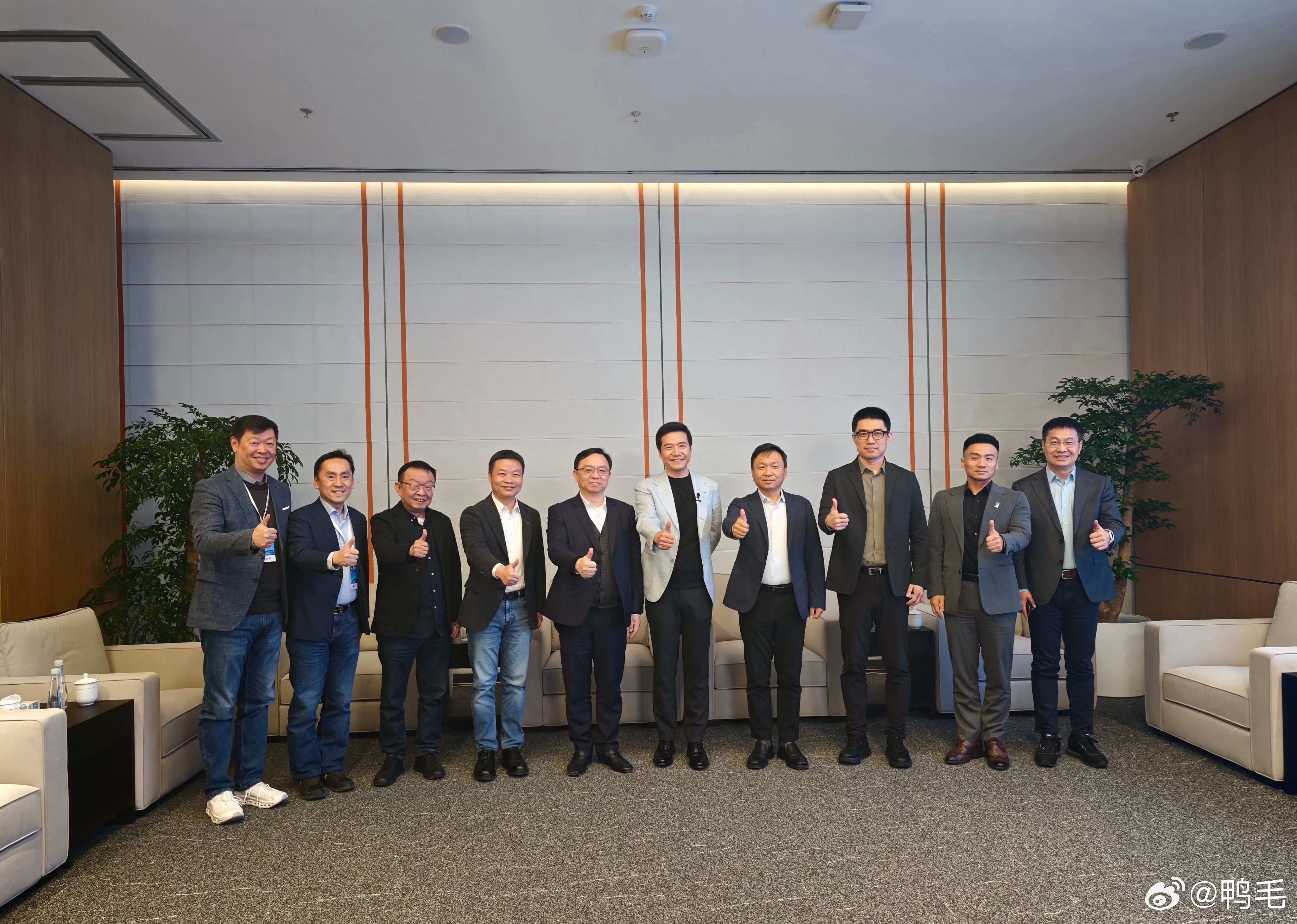 新一代小米SU7发布会现场，真是大佬云集……不得不说，雷总的人缘是真的好。小米新