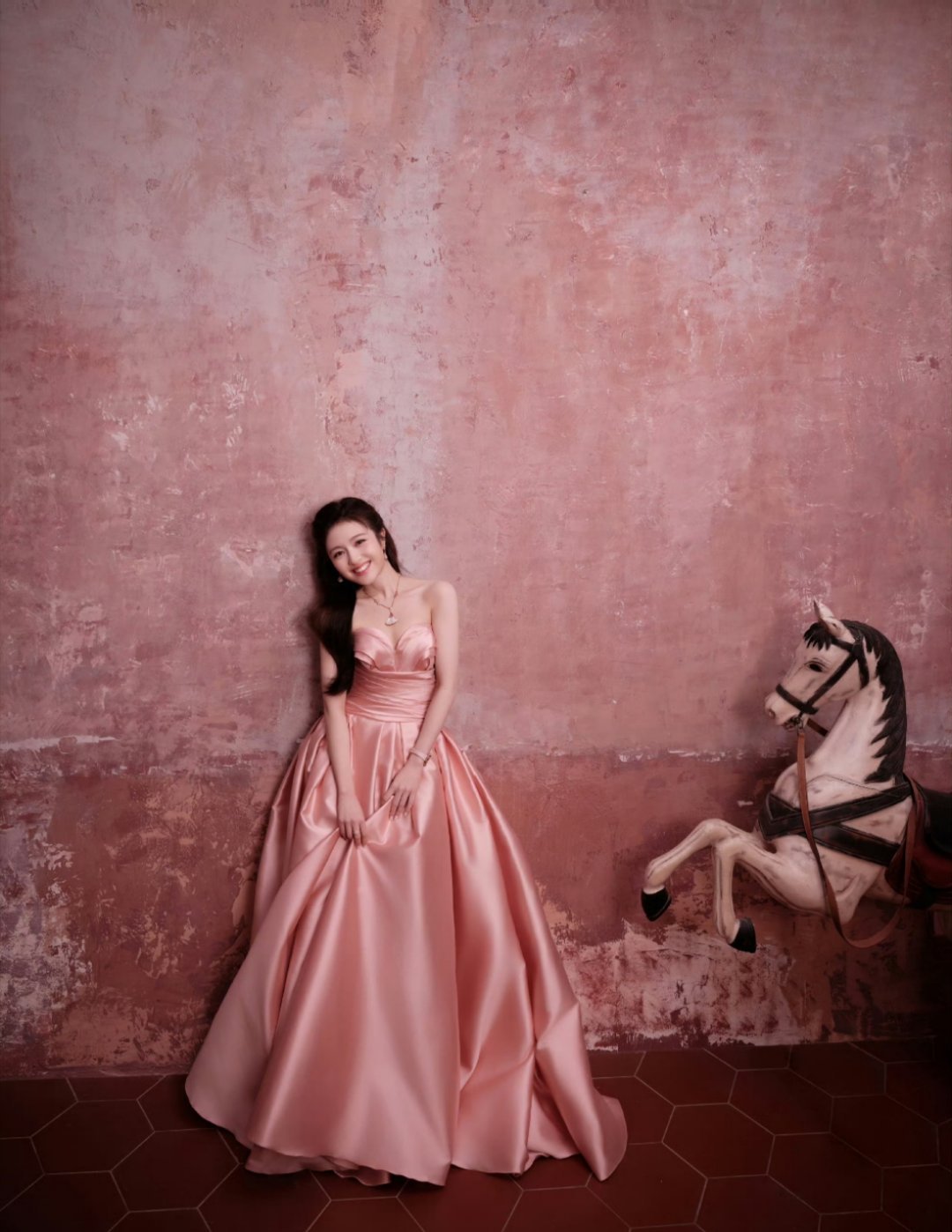 李兰迪完全就是迪士尼在逃公主无疑了看起来就能感觉到格外的有气质 