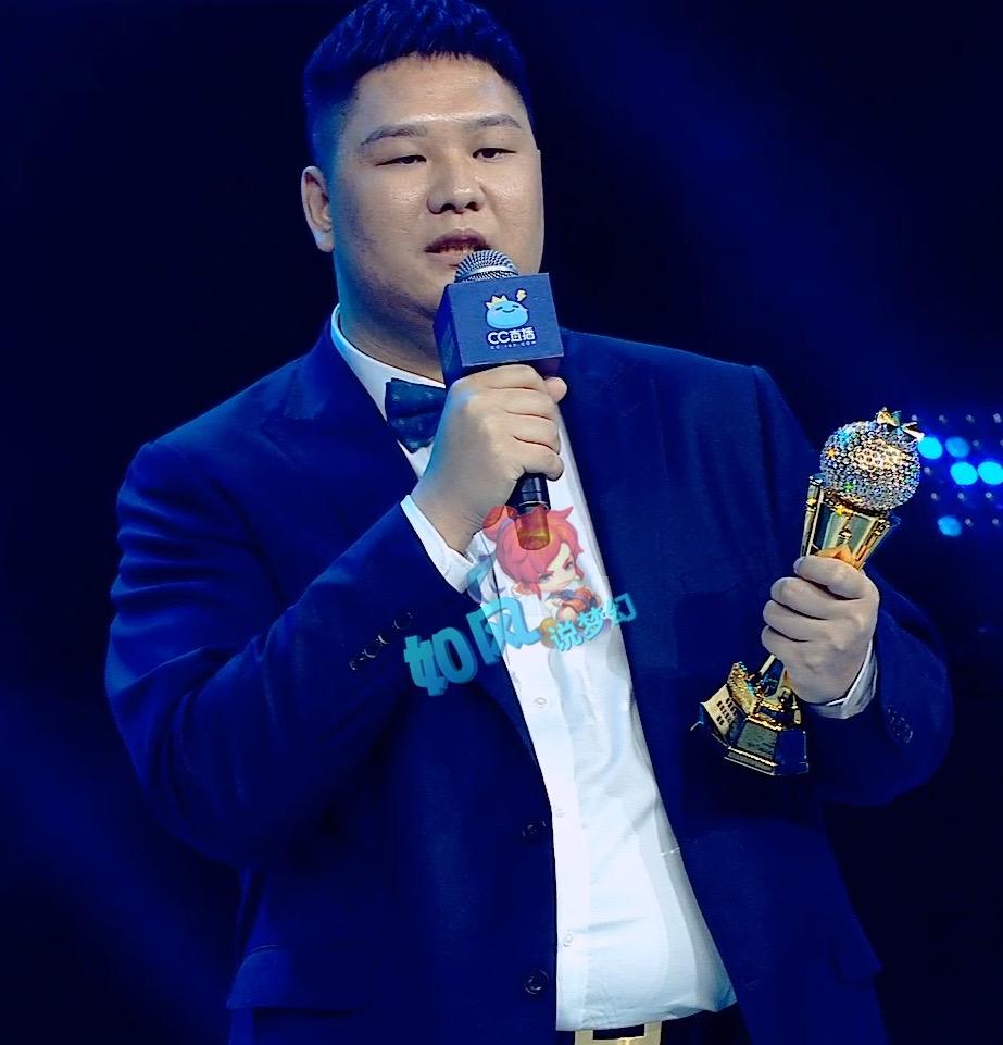 主播梧桐霸气放话：“正义也许会迟到，但绝不会缺席！”兄弟们，你们觉得这句话是啥意