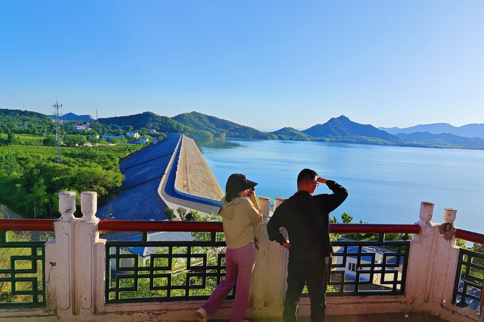 【初夏北京】“怀柔水库”是一处充满了历史感和年代感的大型水利工程项目，对于当地的