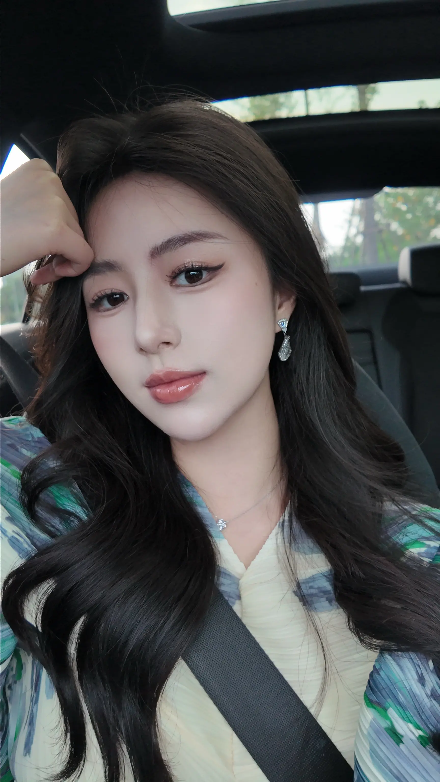 世界上没有拜金女 所有女人都很贵 所以在你能承受的范围里选择一个 然后闭嘴