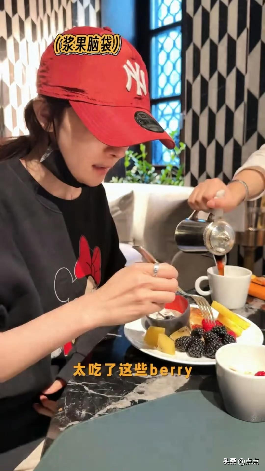 软软糯糯的溏心蛋、清爽可口的莓果、治愈人心的小甜品，还有香气十足的披萨，大口嗦粉