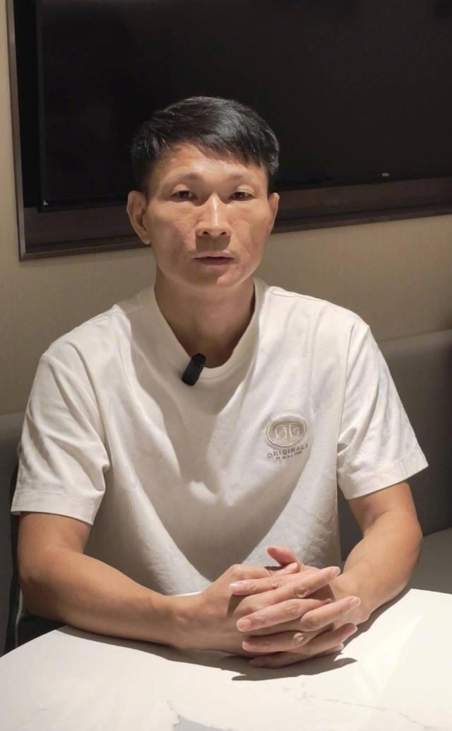 这个江西抚州的万某，2025 年发现两个成年的子女都不是亲生，更天塌的是老婆还把