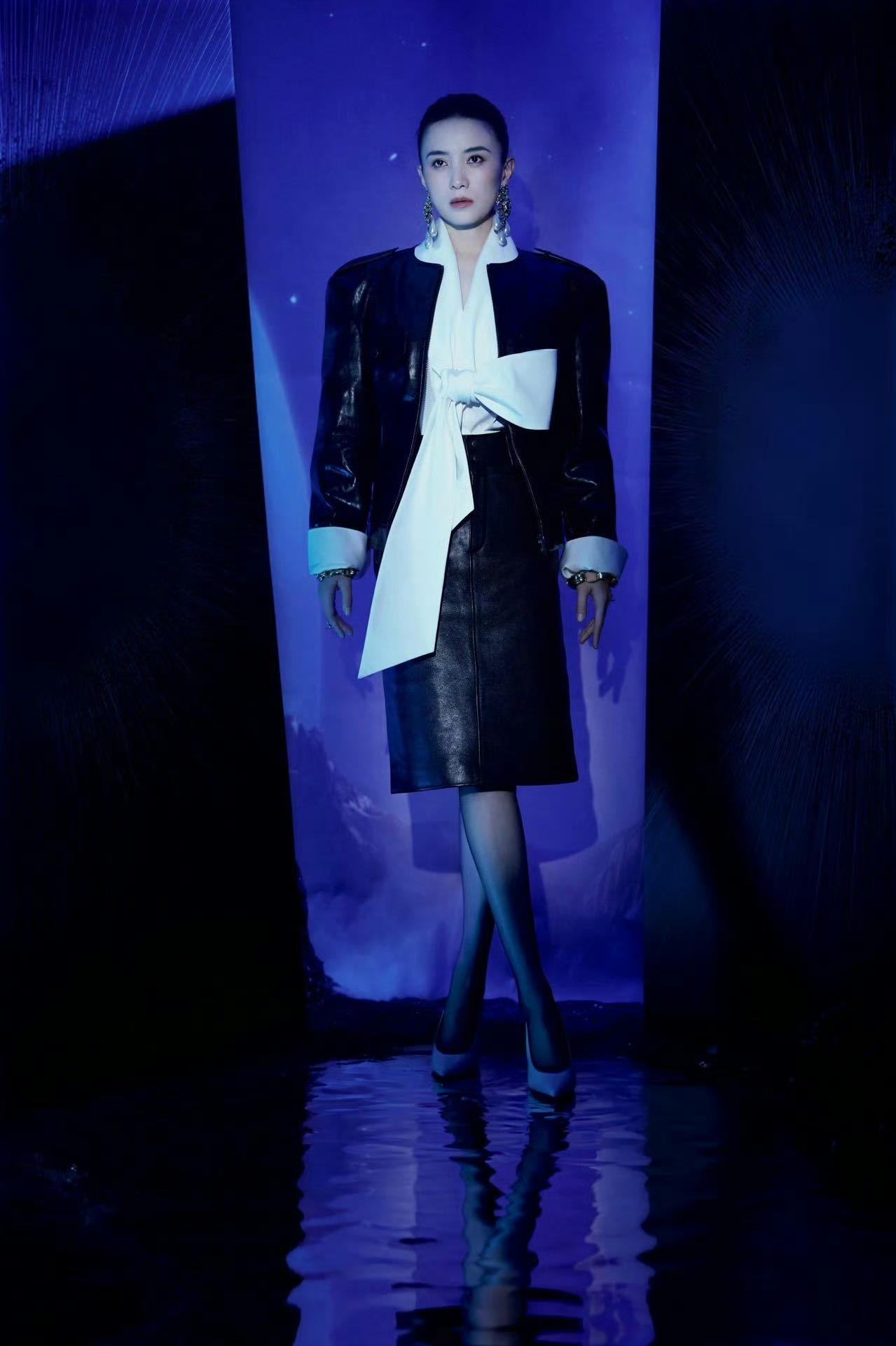 173大高个，黑色裙装+黑丝，宋佳 的美丽，真的无需多言。