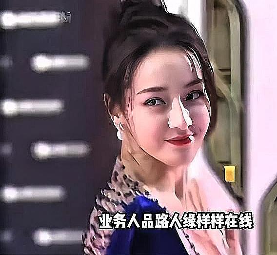 嘉行那个红色“假”字刚发出来，我直接拉到最下面——没有公章，没有日期，没有合同截