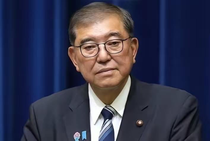 石破茂打响了反对高市早苗的第一枪！在11月13日，日本前首相石破茂在日本的一个电