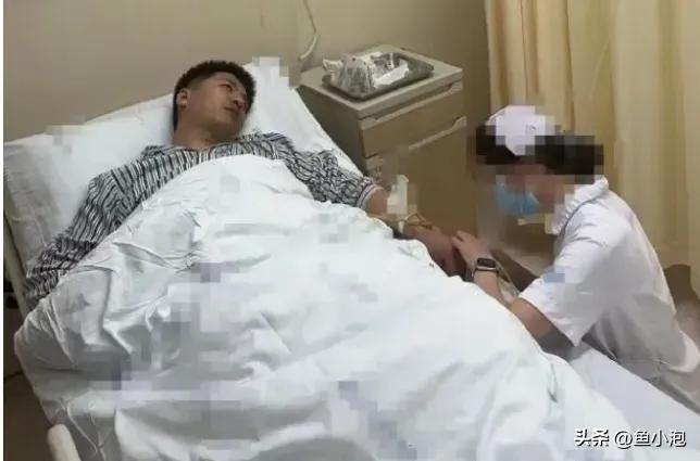 张雪峰离世早有预兆！生前多次直言想猝死，身体预警全被无视。
41岁张雪峰猝然离世