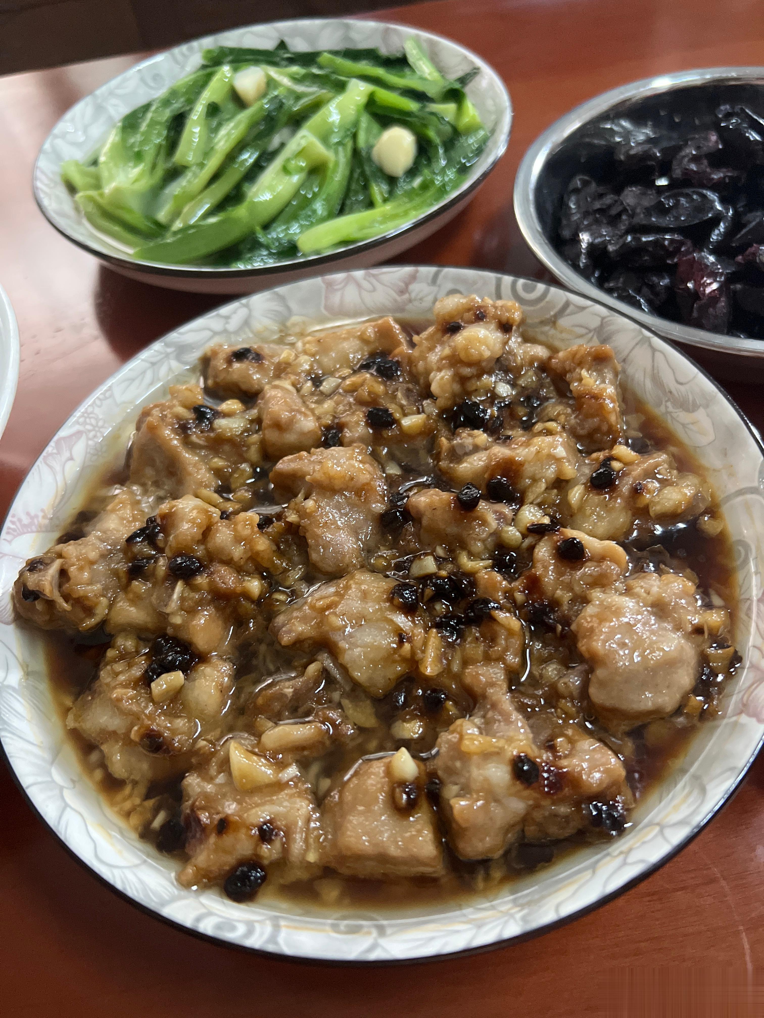 #晚餐# 豆豉蒸排骨，炒油麦菜，苦瓜鲮鱼肉汤，炒榄角，新饭碗[嘻嘻] ​​​