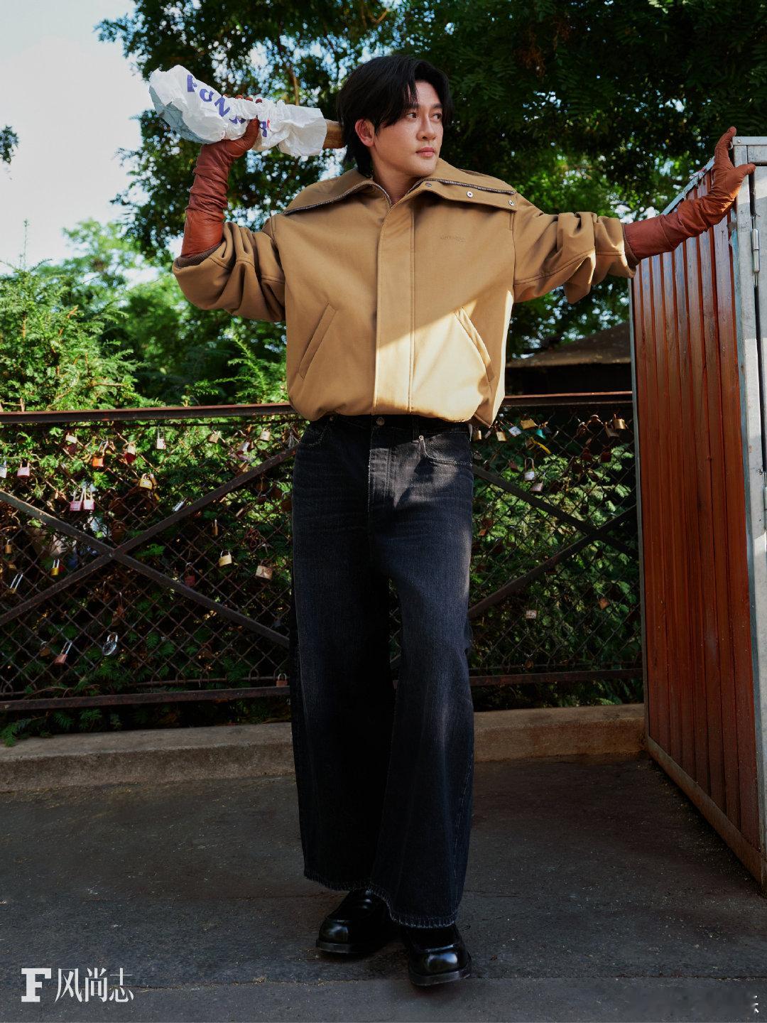 差点没认出这是苏有朋  苏有朋巴黎街拍颓废贵族感 大胆尝试全新风格！苏有朋狼尾长