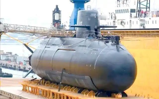 1月26日，中国台湾地区“自造潜舰”海鲲号进行首次下潜测试，民进党当局立刻敲锣打