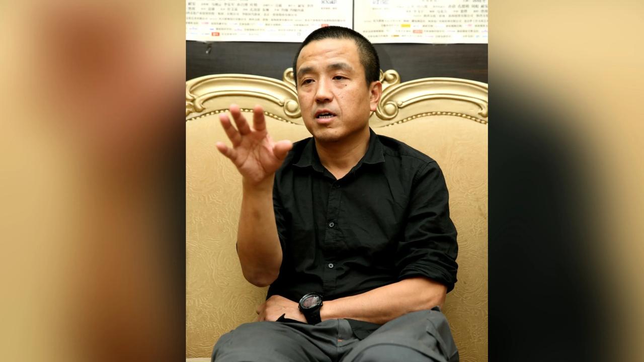 近日，导演娄烨被曝涉嫌利用职务之便侵占电影《三个字》项目资金上千万元，投资方福莱