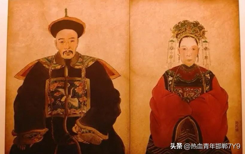 爸爸的姑姑是爷爷的姐妹，不管是亲还继，理论上都是与爷爷同父母，爷爷的妈妈当然是曾
