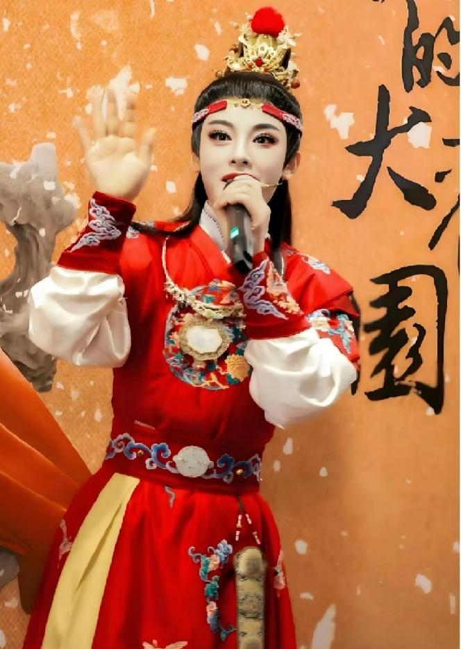 陈丽君苦练越剧20年终于熬出来了，台湾巡演《我的大观园》门票5分钟就售罄了，这堪