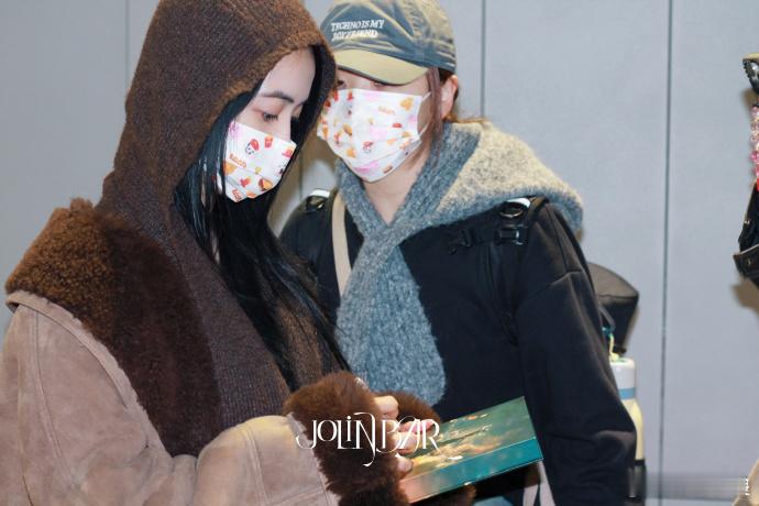 蔡依林巴黎接机高清美图 蔡依林飞抵巴黎！15小时长途飞行后，接机高清美图里状态依