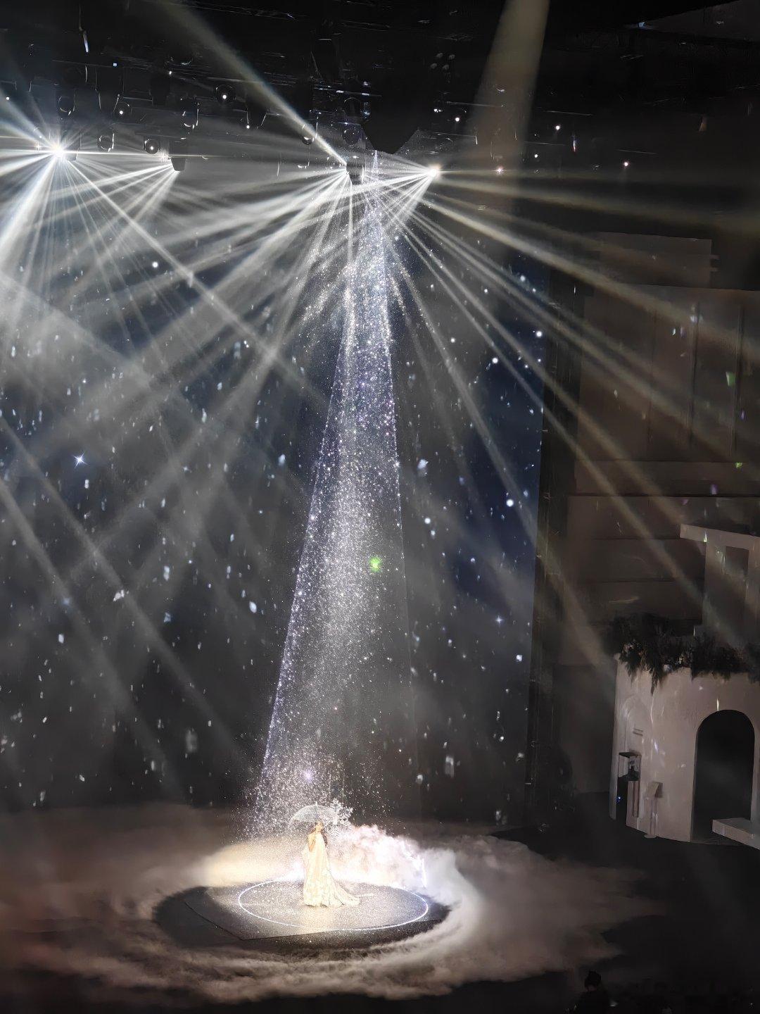 vivos50系列美学大使田曦薇 哇偶！真的是仙女降临，田曦薇来了 vivo s