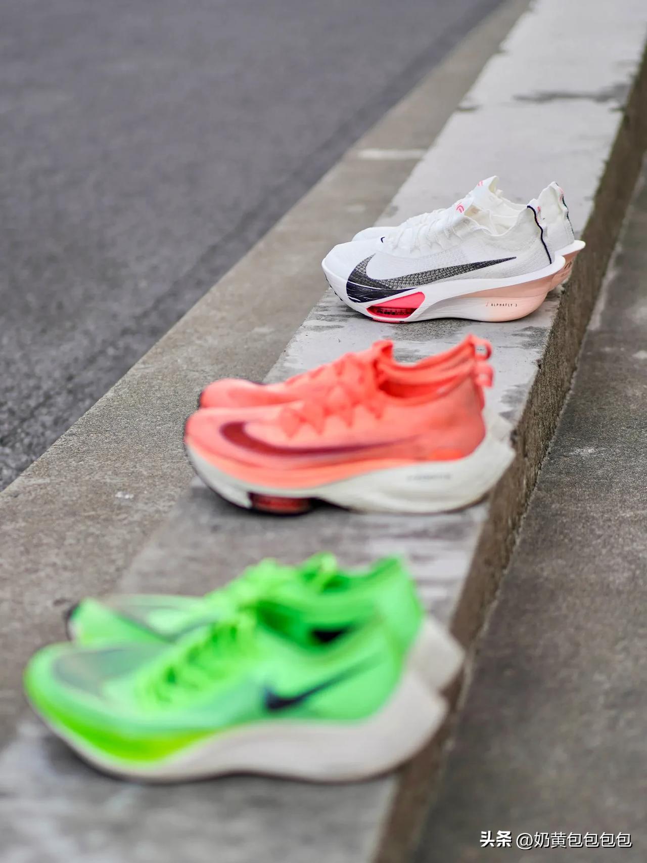 三双可能是nike近5年最值得说的顶级碳板竞速鞋。
2019年的Nike Zoo