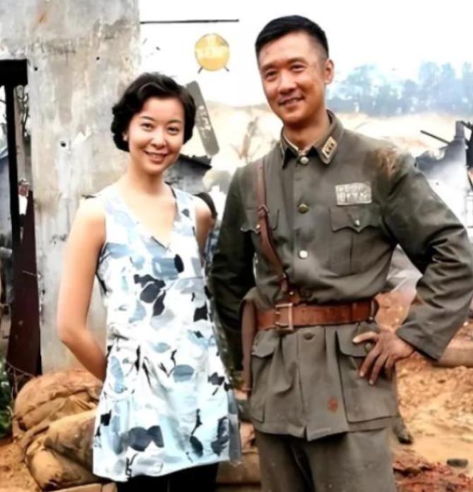 求婚九次，父亲病床前红着眼求她圆老人一个梦，她都没点头。九年同居，黄志忠把房本、