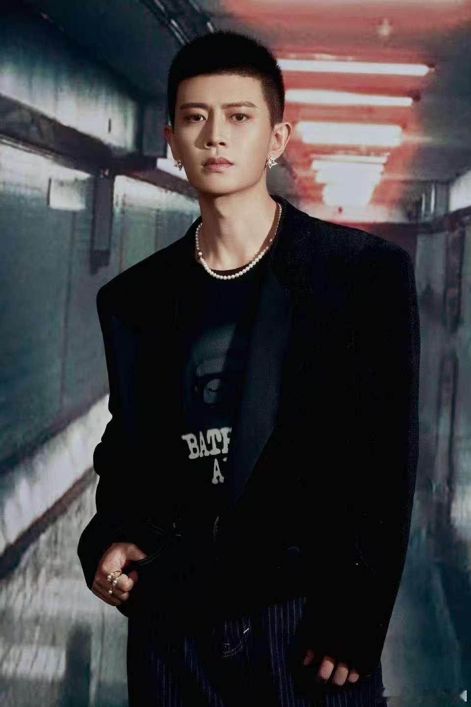 任嘉伦苏州音乐节出图任嘉伦寸头出图任嘉伦寸头出图，帅，[太开心][太开心] ​​
