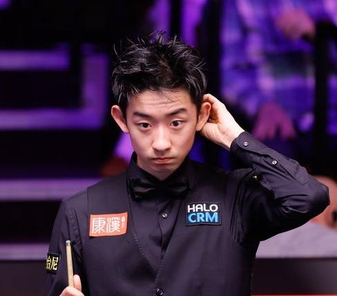 吴宜泽赢了，13-11赢了世锦赛四冠王、大满贯得主“磨王”塞尔比。
      