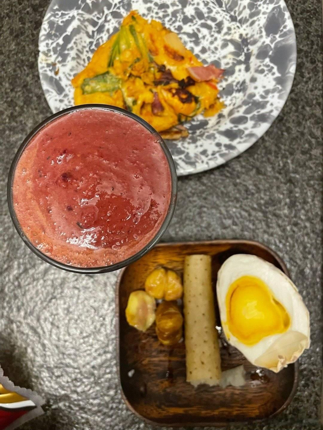 大家的早餐  今天大家的早餐也非常棒，各种鲜艳的配色，我看看明天早上我来点啥呢。