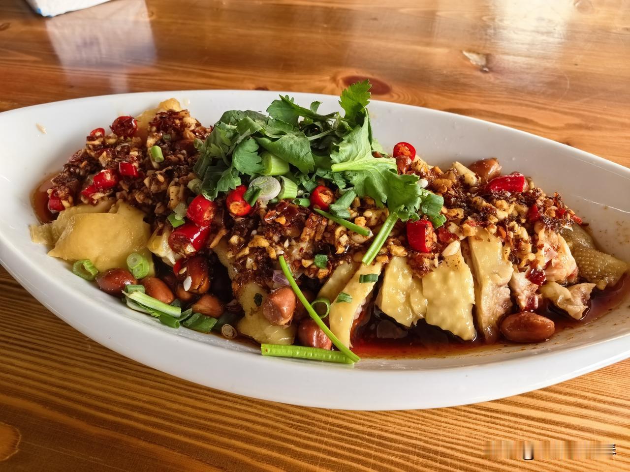 怪不得说江西小炒很难驾驭，太辣！果然如此，我点的微辣口水鸡，都挺辣，吃辣能力降低