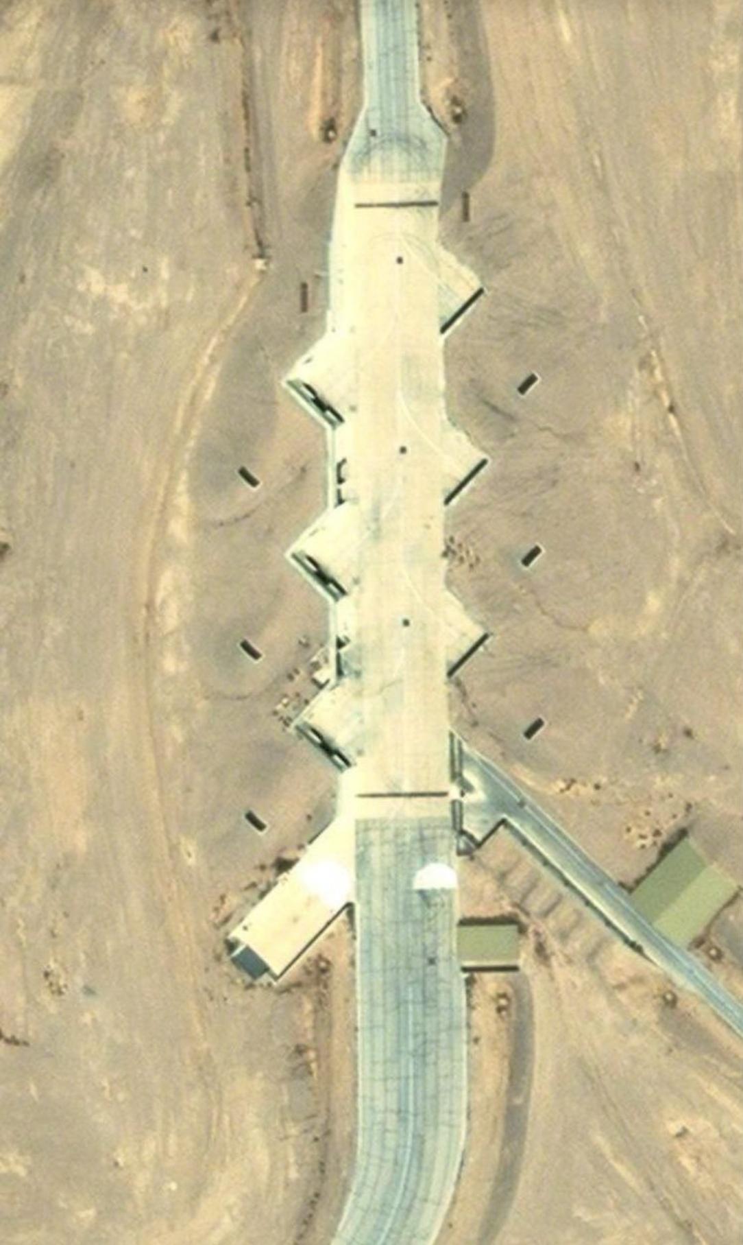 中方曝光中东美军基地，泄露部署执行伊朗任务的美军 F-22 隐形战机图像，卫星看