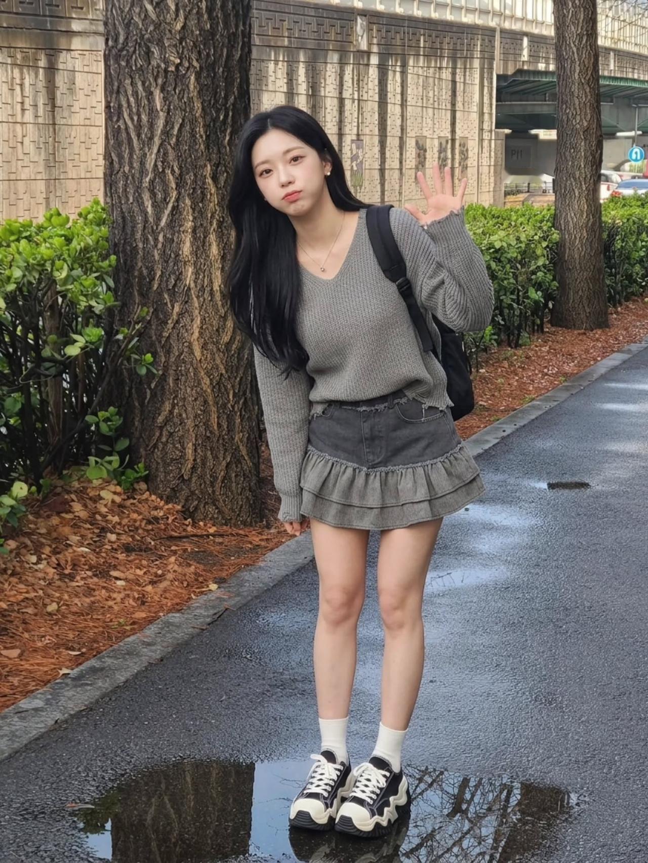 晒图笔记大赛雨后漫步，清新穿搭，元气满满的一天！🌧️👗👟