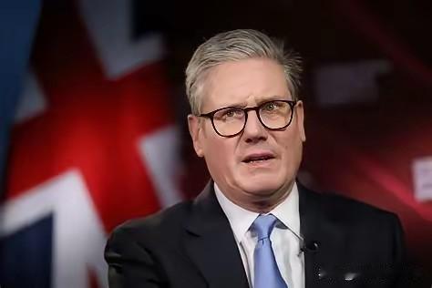 上任不到两年的英国首相斯塔默又要辞职了。

不是斯塔默不想当这个首相，而是大批的