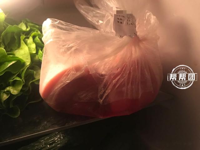 猪肉|“鲜”猪肉放冰箱中一夜，为何包装袋中会出现水？