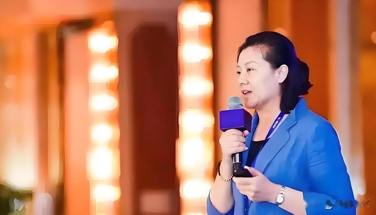 大润发年薪336万美女CEO李卫平
入职2个月被带走调查后“失联”，曾是盒马的老