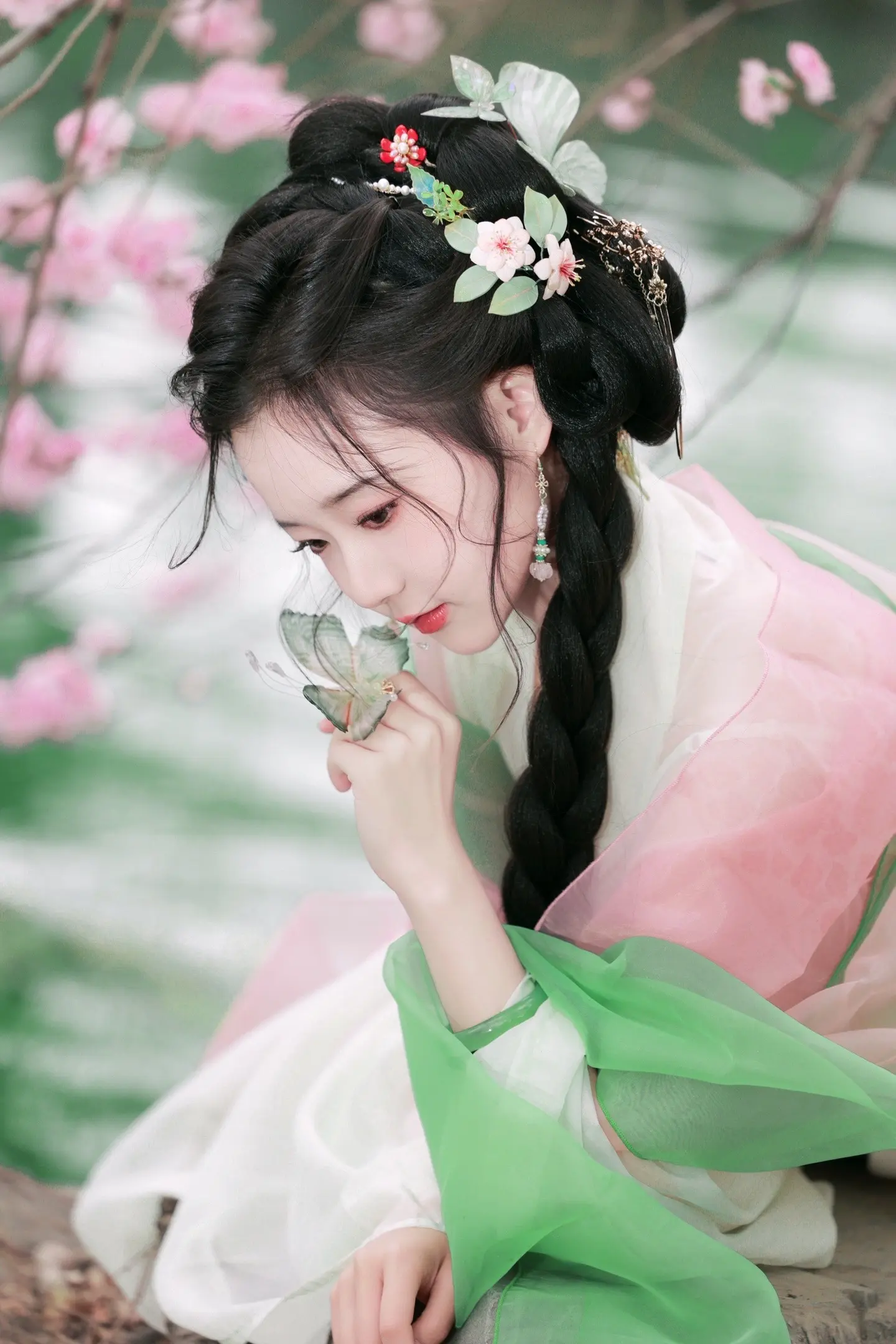 要一百个春天身死，蝴蝶才能忘却相思。