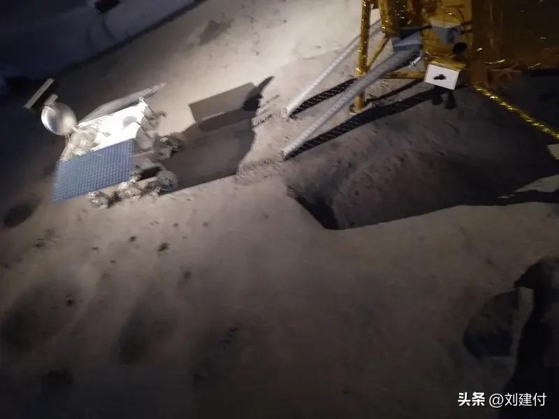 人类50多年后重返月球轨道 人类50多年后重返月球轨道，这是航天史上的重大事件。