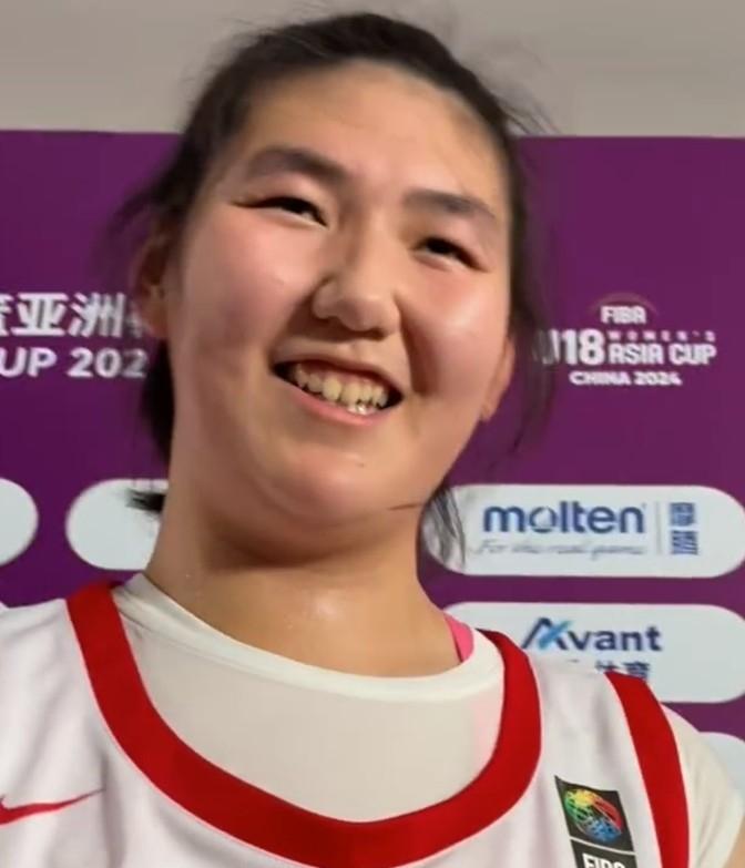 如何用好张子宇肯定是女篮教练组的一大课题，如何破解张子宇杀敌八百自损一千的攻防难