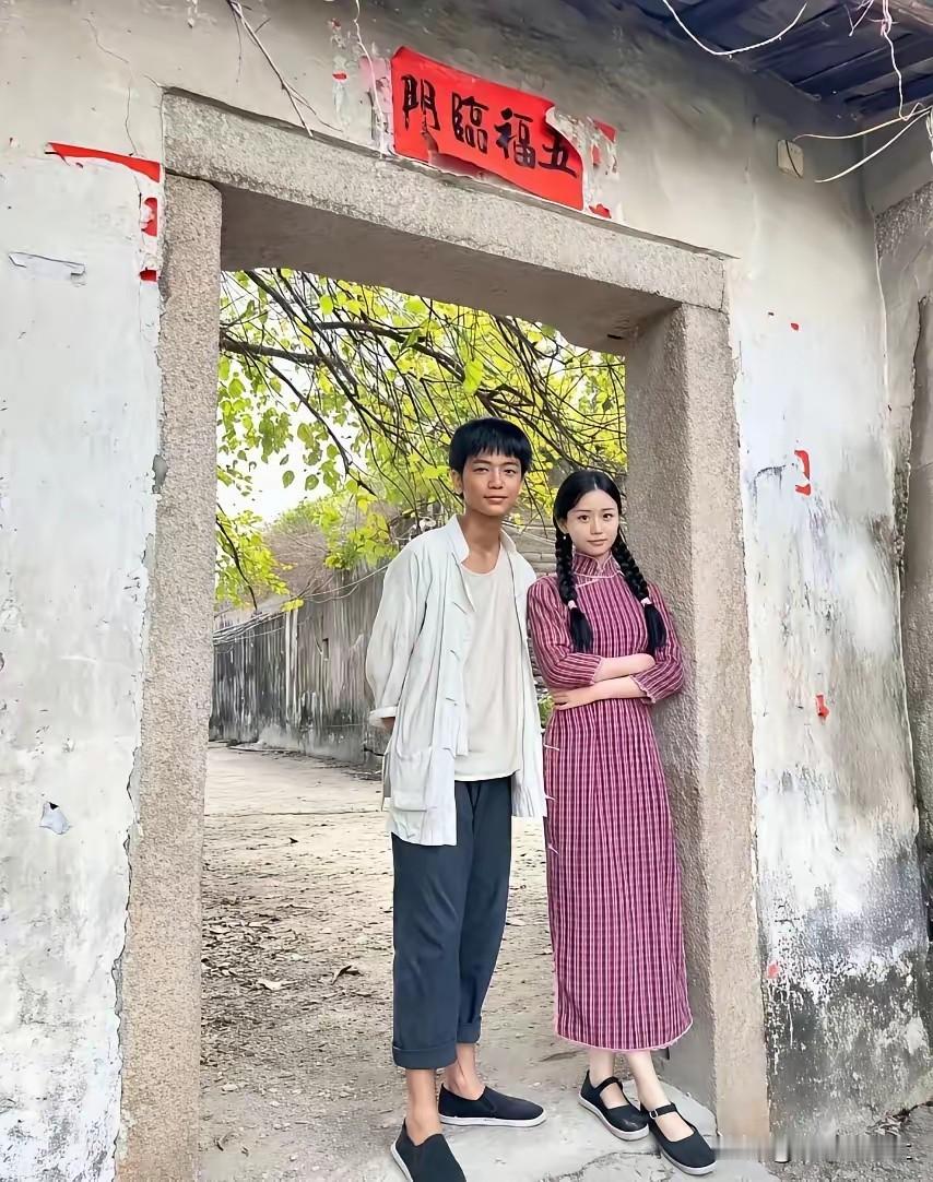 【00后女孩银行梦碎，转身飙戏赚走10亿！网友：这才是天生大女主】

谁能想到，