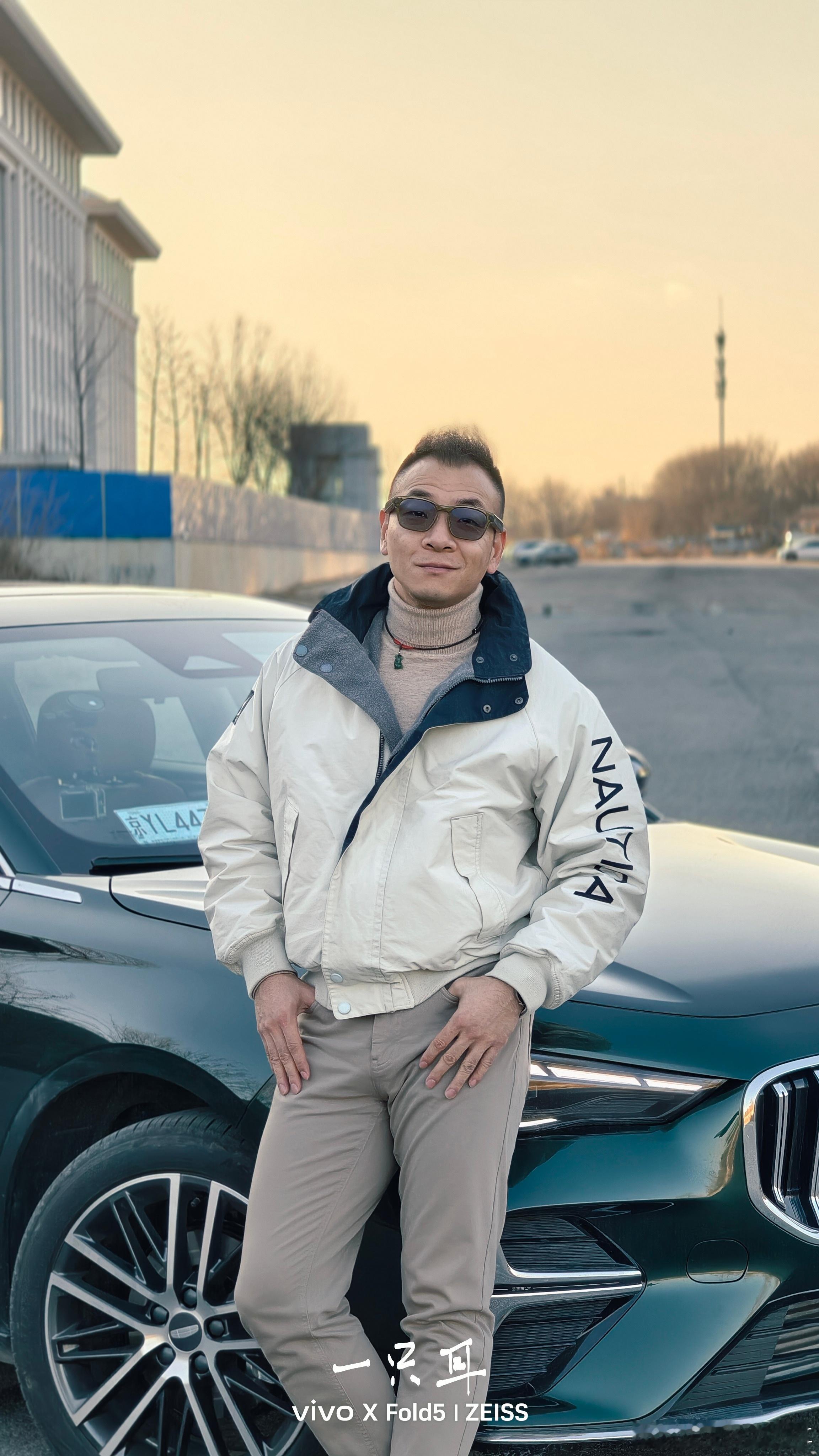 今天把我外公的这件外套翻出来了，搭一下。 