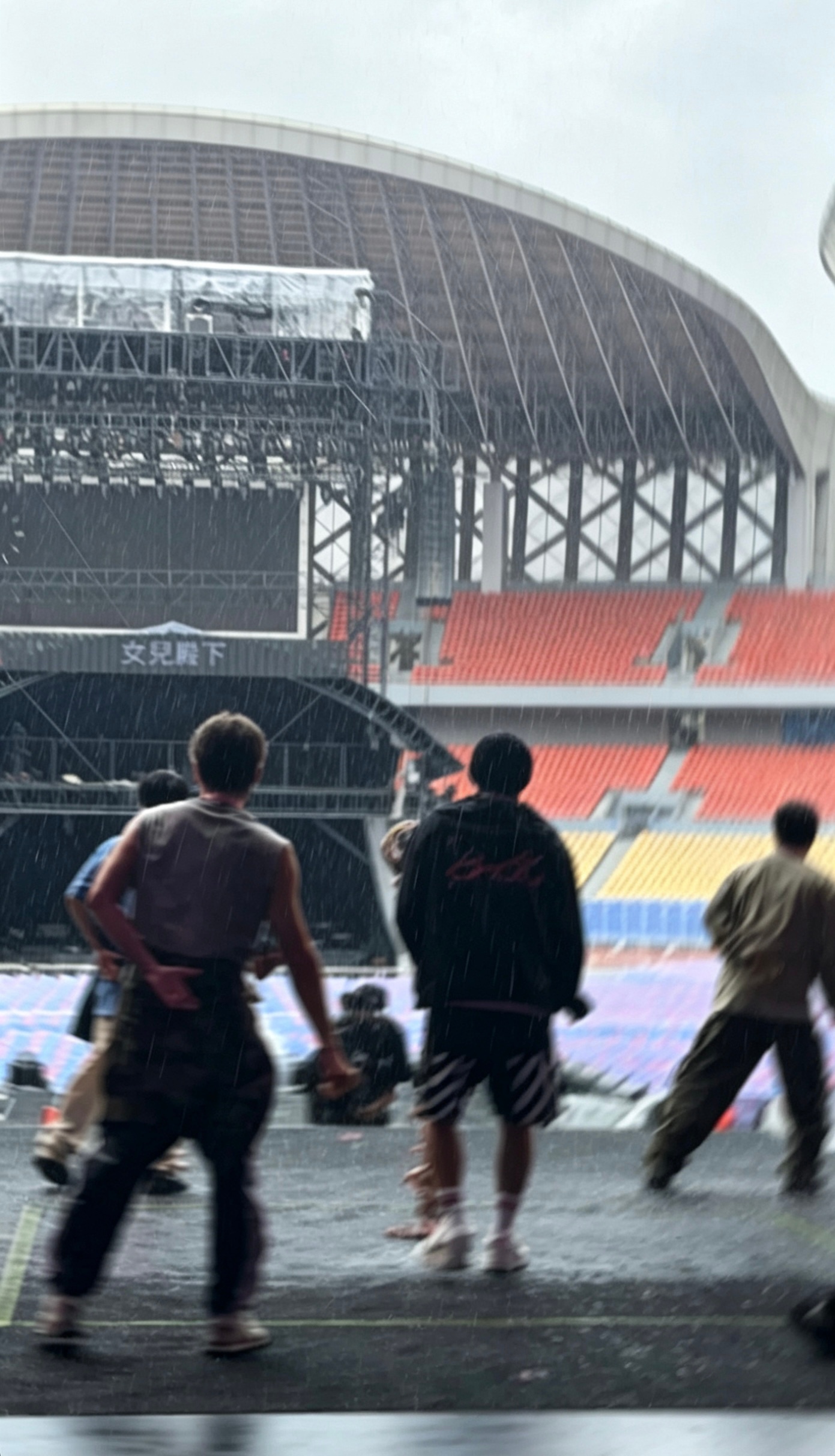 周杰伦南宁演唱会彩排背影