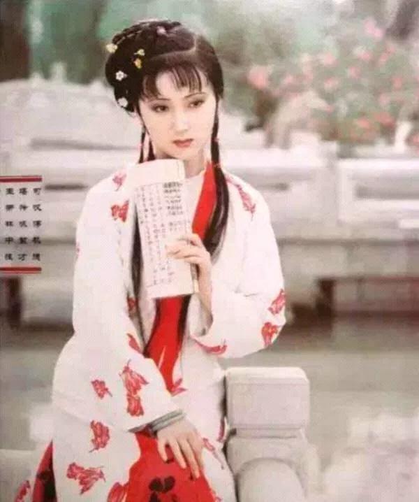 《清平乐·林黛玉》

潇湘泪坠，残梦无人慰。花谢花飞心已碎，寂寞香丘独睡。

才