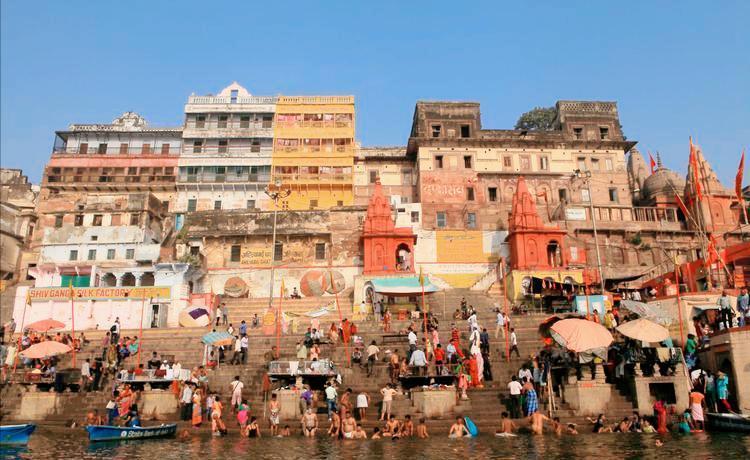 1999年，余秋雨踏上了前往印度的旅程，当时的印度文化部部长热情地接待了他，对他