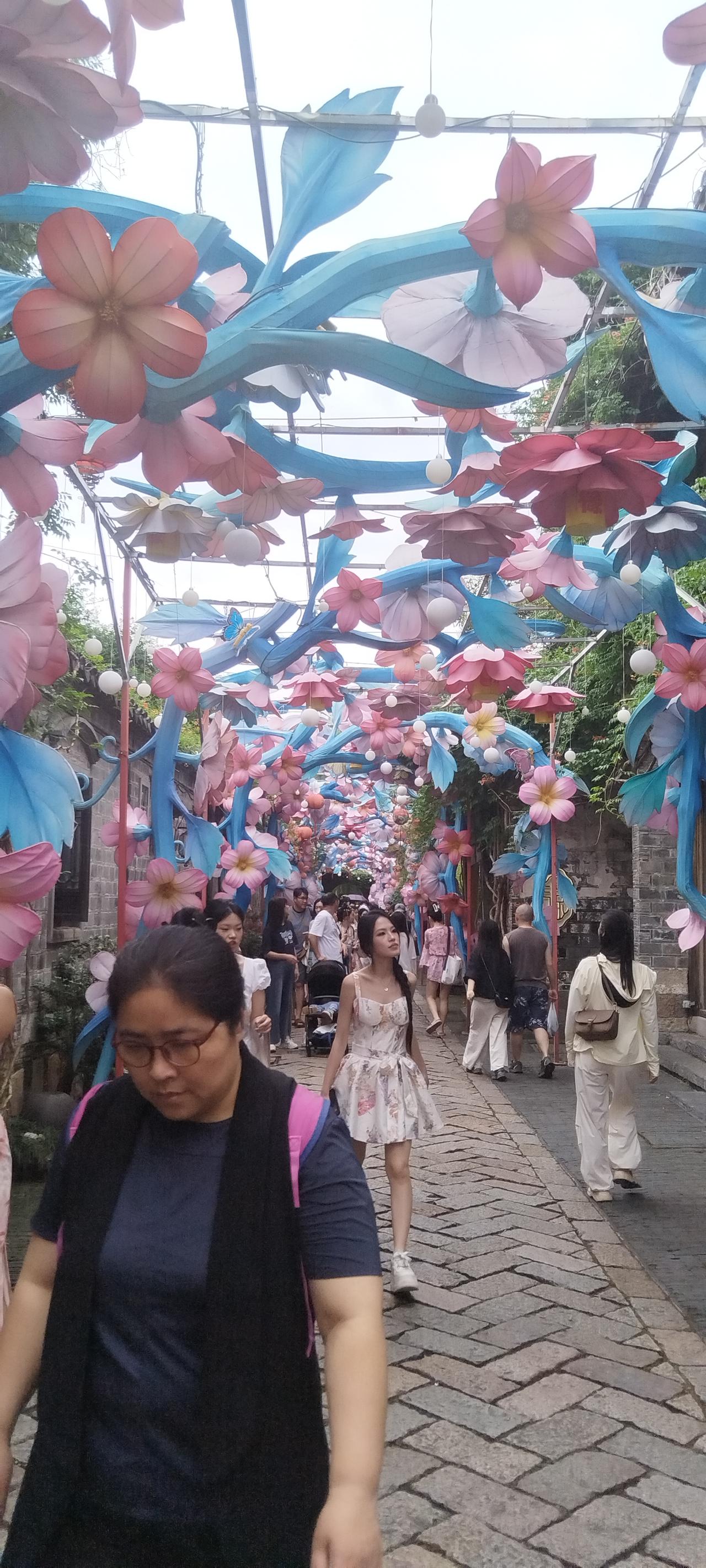 ，什么花都行
网红；南京市老门东。