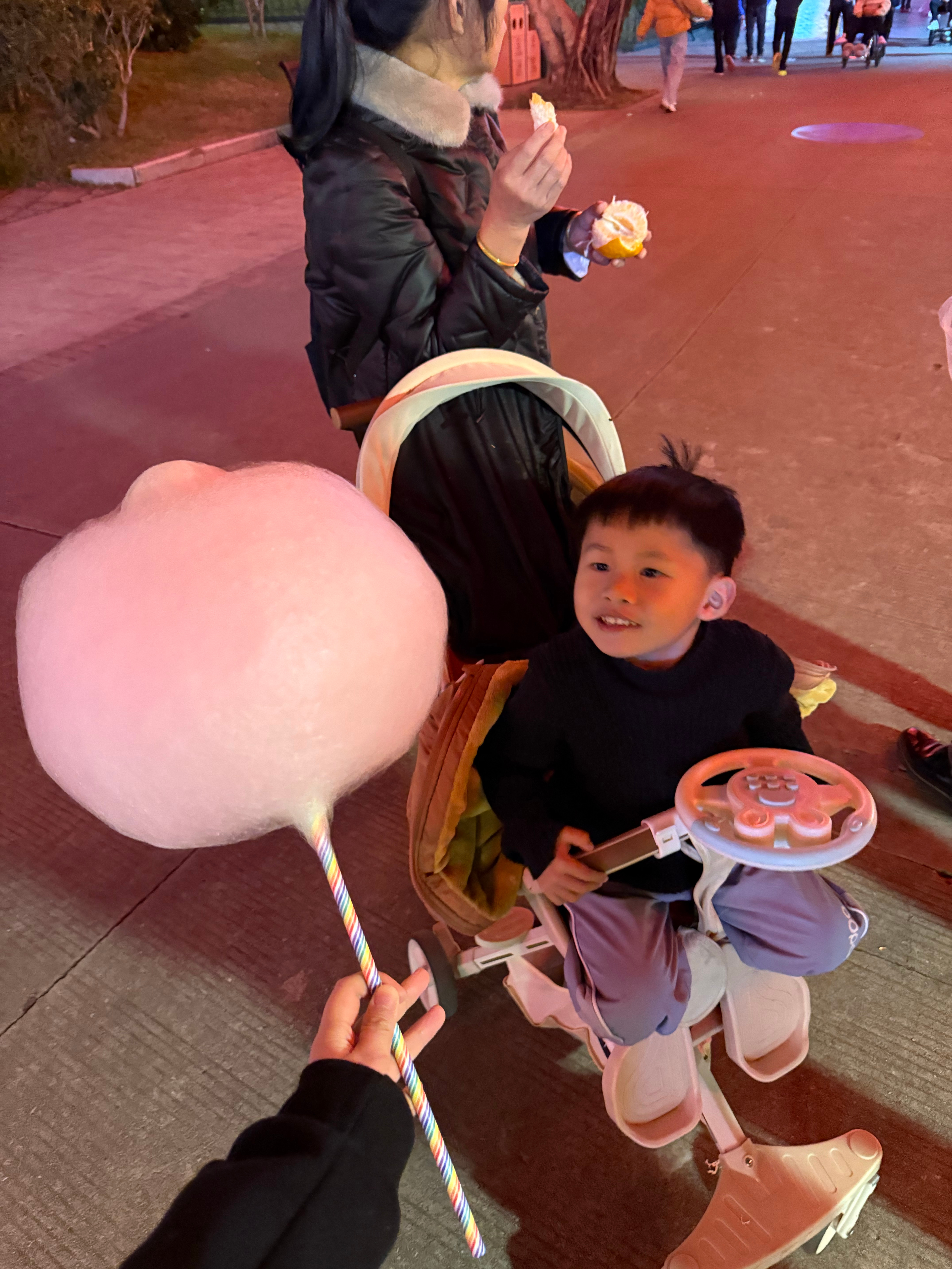 小时候1毛钱的棉花糖，现在要40元，大家有什么感受[苦涩] 