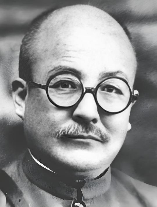 1919年中秋夜，榆林镇守使署西花厅的葡萄架下绑着井岳秀的一个仇人。
此人名叫李