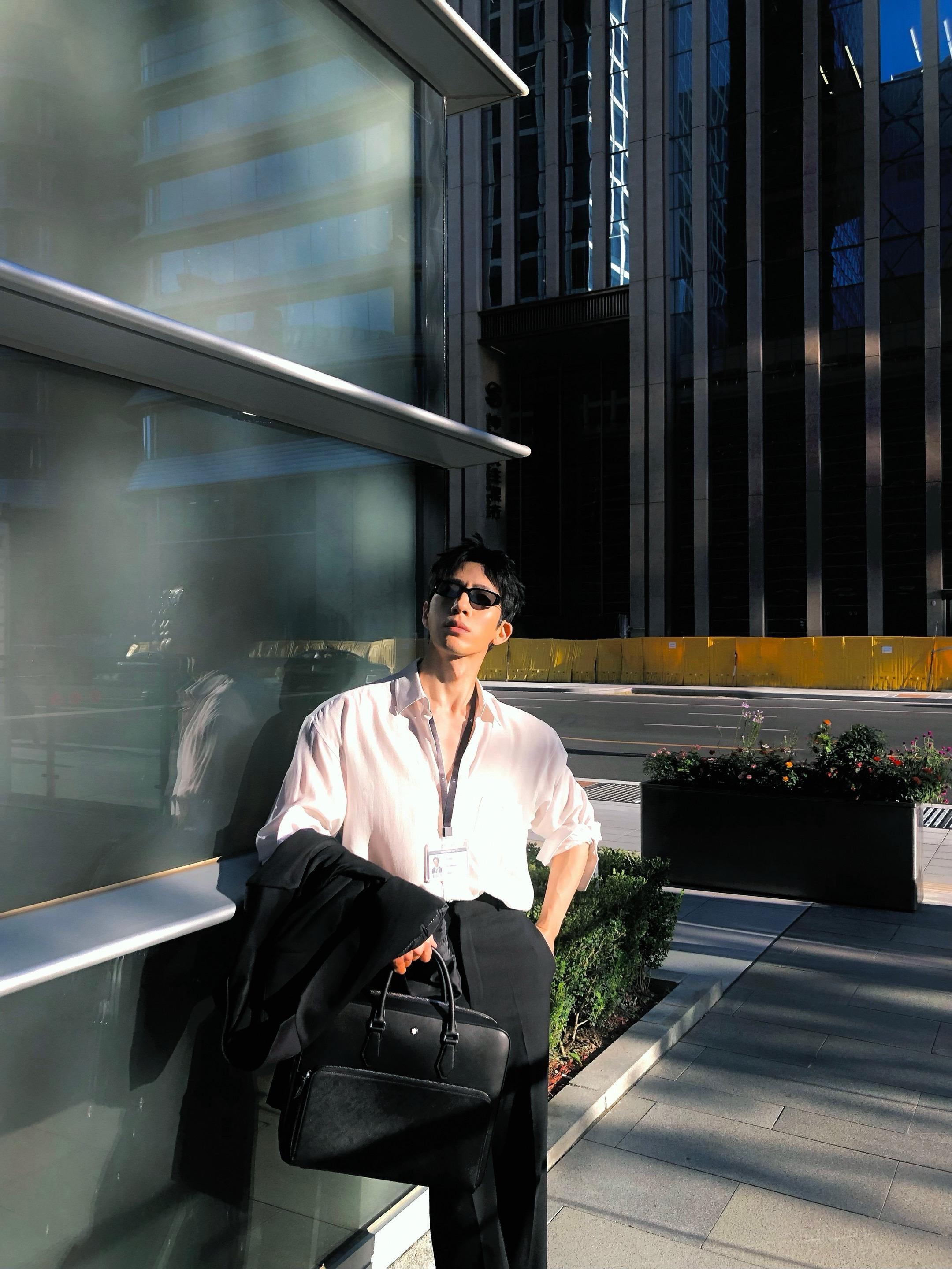 井柏然[超话] 井柏然目前现偶大概有5部：《早春晴朗》《归路》《女心理师》《相爱