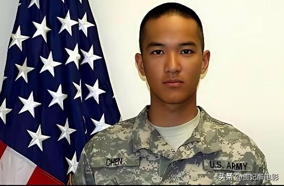 2011年，19岁的美国华裔不顾家里反对，执意加入美军，却因洗澡忘关热水炉，被美