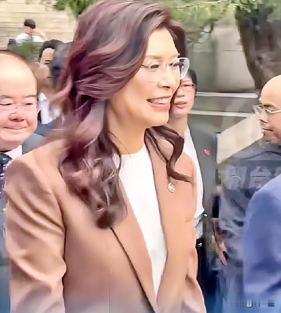 郑丽文在发表讲话时，说的是1985，而不是1949，130年以前，从长历史维度来