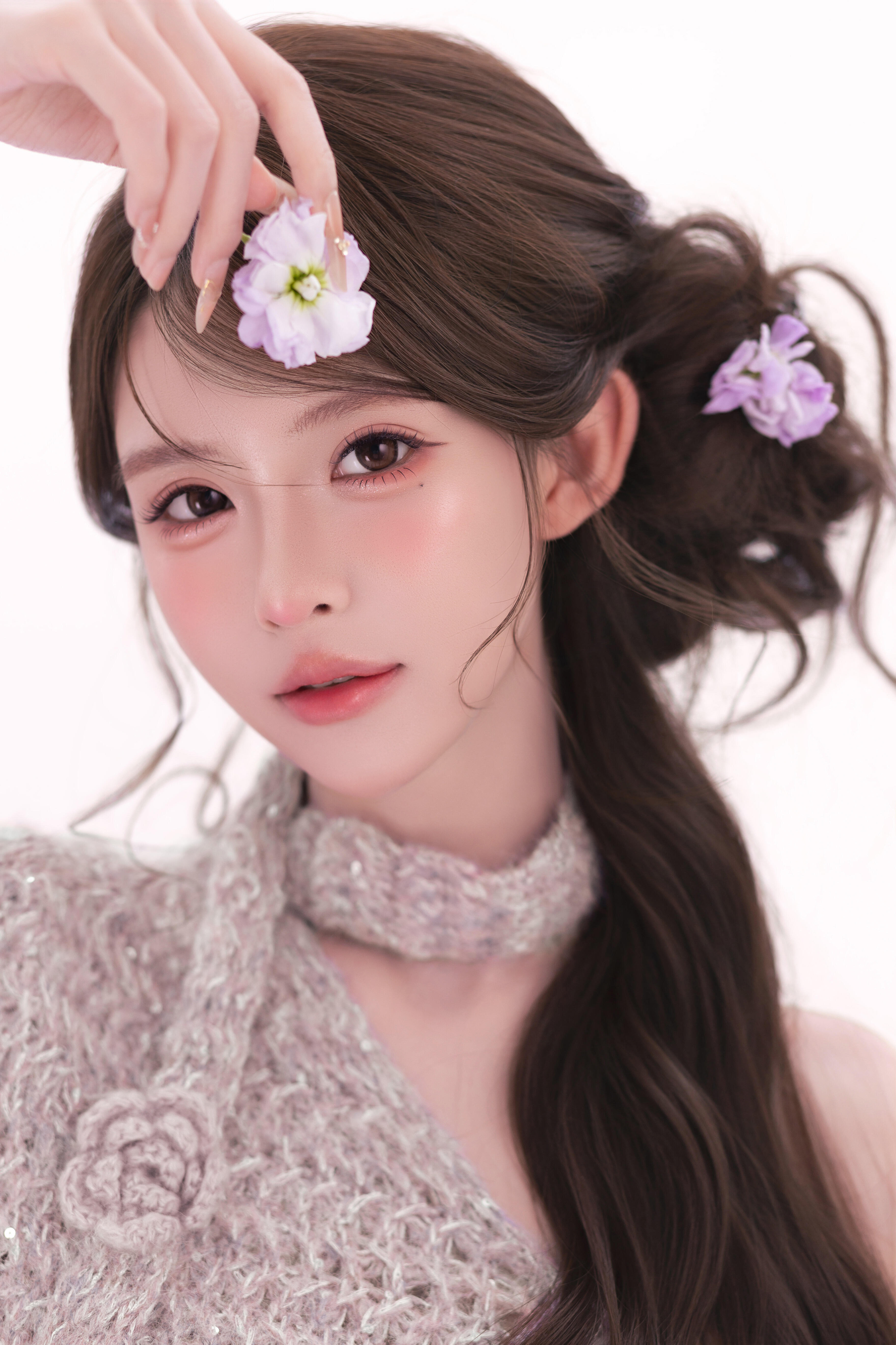 紫丁香花的春天拍出氛围感拍照姿势不重样，来拍照了写真花絮春日妆势一分钟拍照灵感c