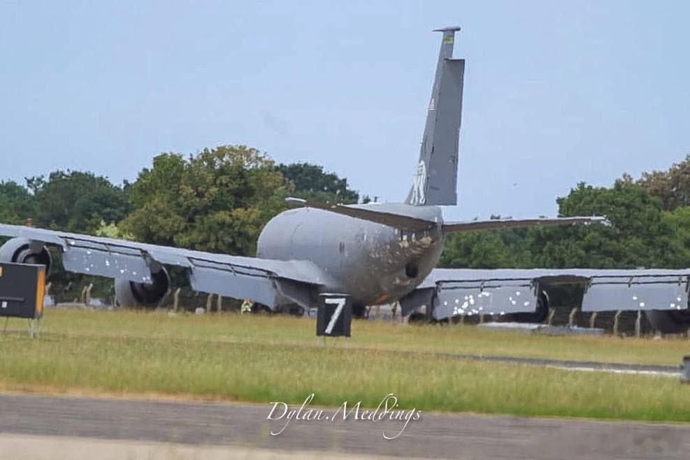 隶属于美国空军阿拉斯加空军国民警卫队的一架KC-135空中加油机，在沙特阿拉伯境