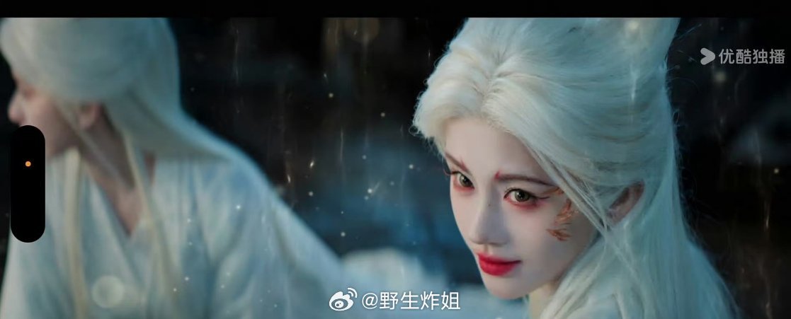 郭敬明别的不说，镜头画面很美比较喜欢他拍的小时代里面的服装放现在都很潮流 