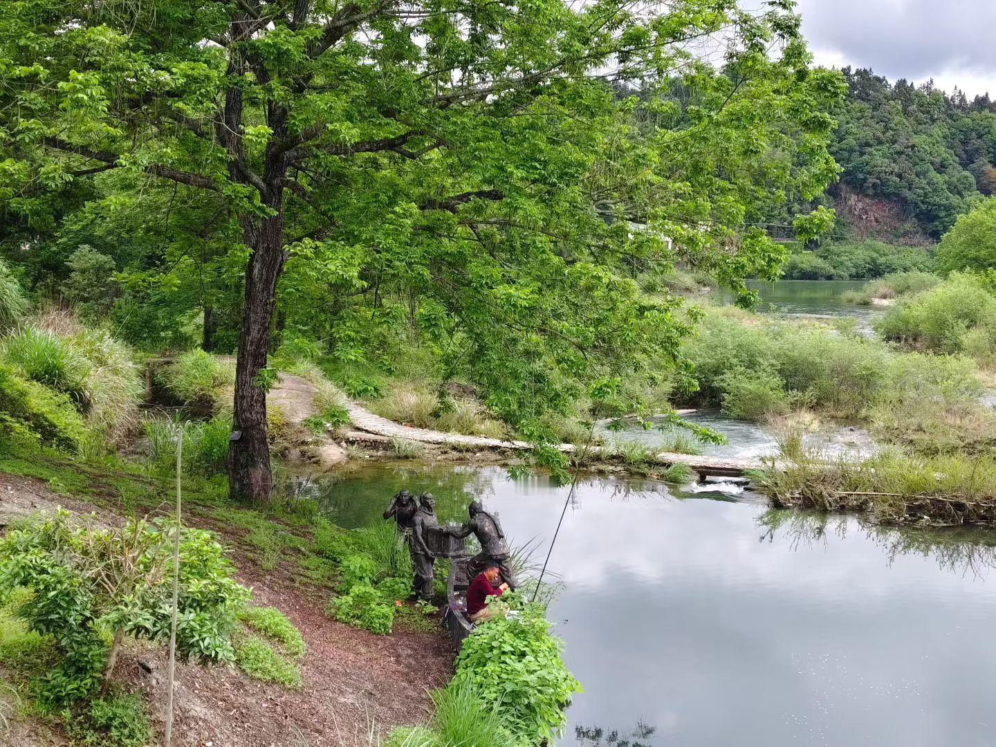 周末反倒醒得比工作日还早🌤️清晨的空气清清爽爽，整个人神清气爽快乐早起充电，就