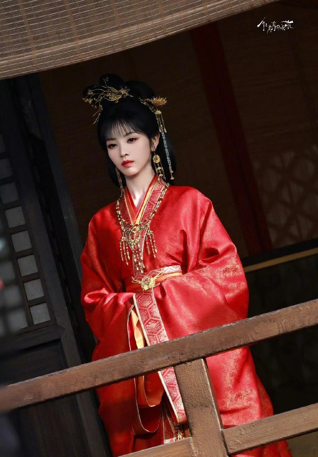 田曦薇嫁金钗婚服路透，就这个嫁衣恶女爽🥵🥵🥵 